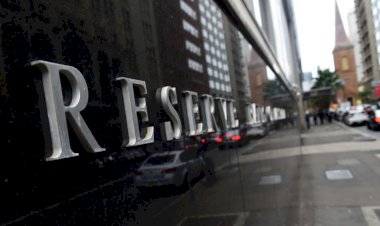 Reserve Bank warns house prices could fall 40% as COVID-19 smashes the economy in Australia.