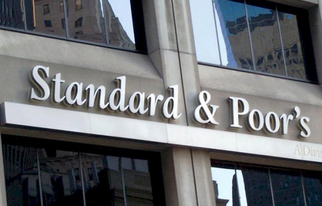 Standard and Poors’  cuts Sri Lanka rating outlook as reserves fall